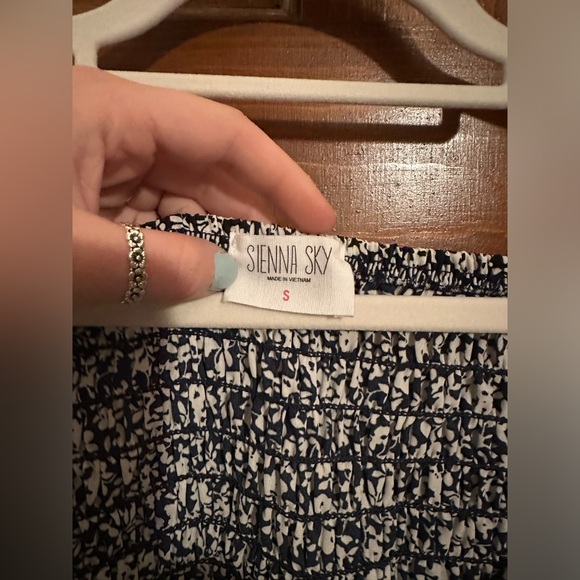 cute floral blouse - Picture 3 of 4